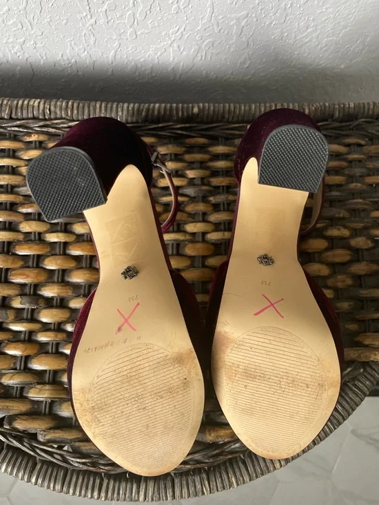 White House Black Market Burgundy Velvet Heels—Size 7M - Picture 5 of 7